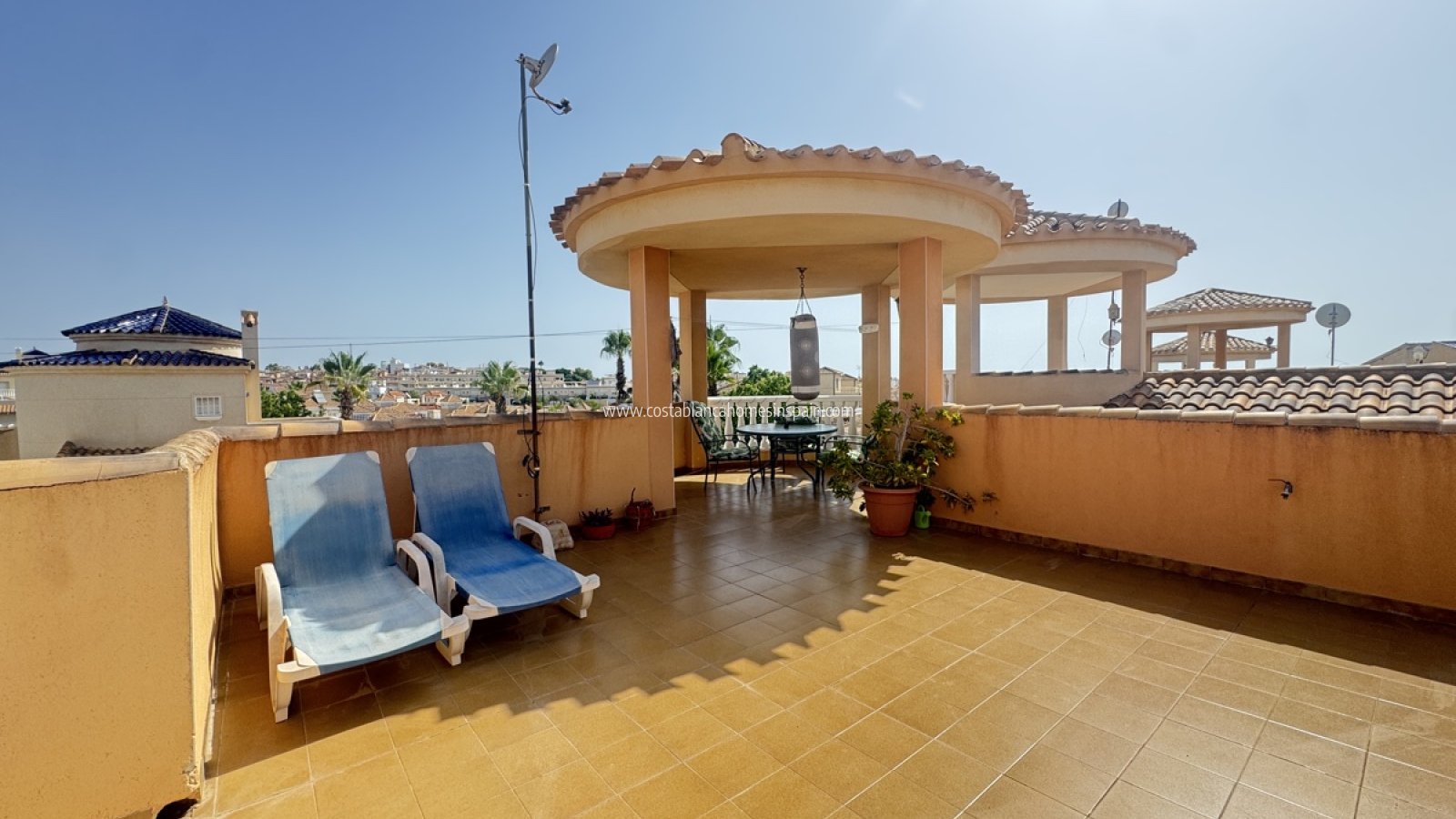 Resale - Detached Villa - Villamartin