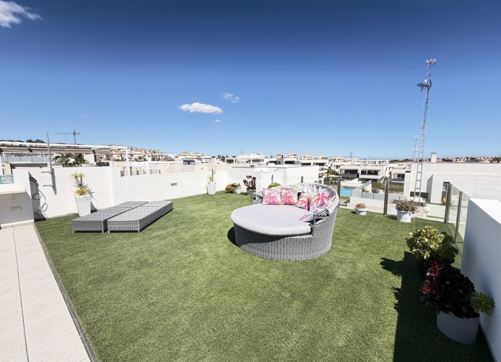 Resale - Detached Villa - Villamartin