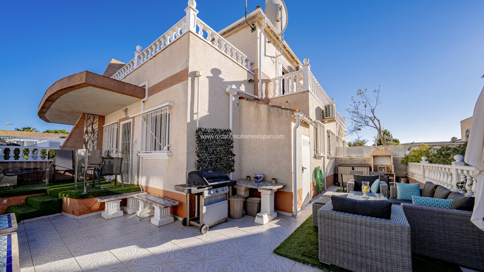 Resale - Semi - Detached Villa - Cabo Roig - La Regia