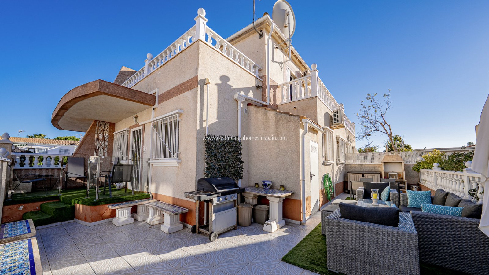 Resale - Semi - Detached Villa - Cabo Roig - La Regia