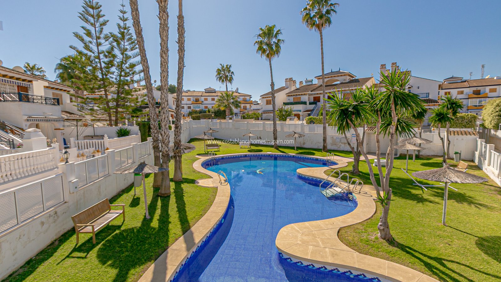 Resale - Semi - Detached Villa - Mil Palmeras - Riomar