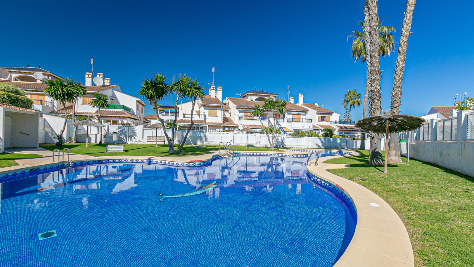 Resale - Semi - Detached Villa - Mil Palmeras - Riomar