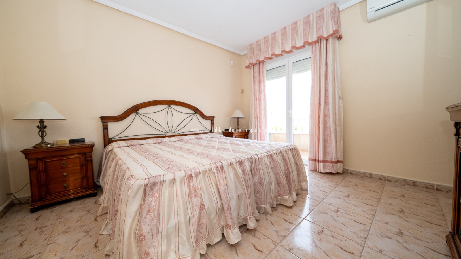 Resale - Semi - Detached Villa - Torrevieja - El Chaparral