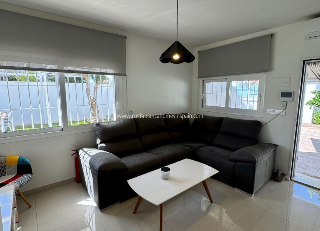 Resale - Semi - Detached Villa - Torrevieja - Torretas