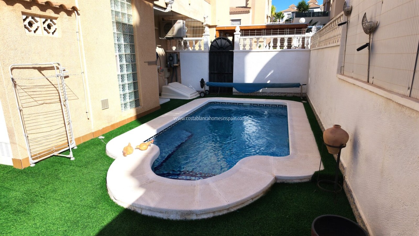 Resale - Semi - Detached Villa - Villamartin - Costa Blanca