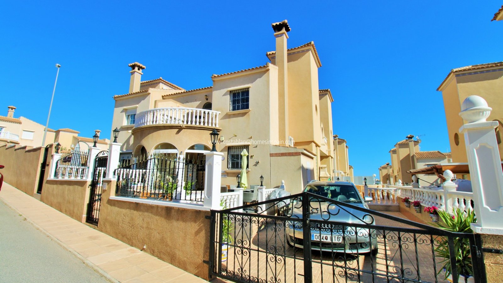 Resale - Townhouse - Villamartin