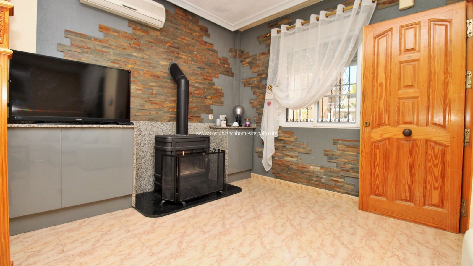 Resale - Townhouse - Villamartin