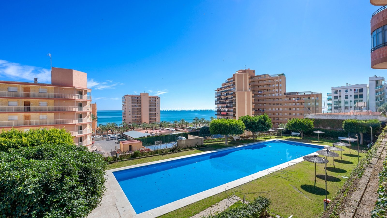 Sale - Apartment - Arenales del sol - Segunda linea playa