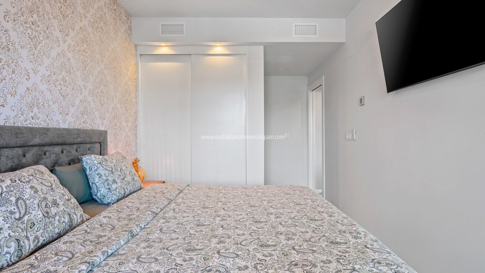 Sale - Apartment - Los Altos