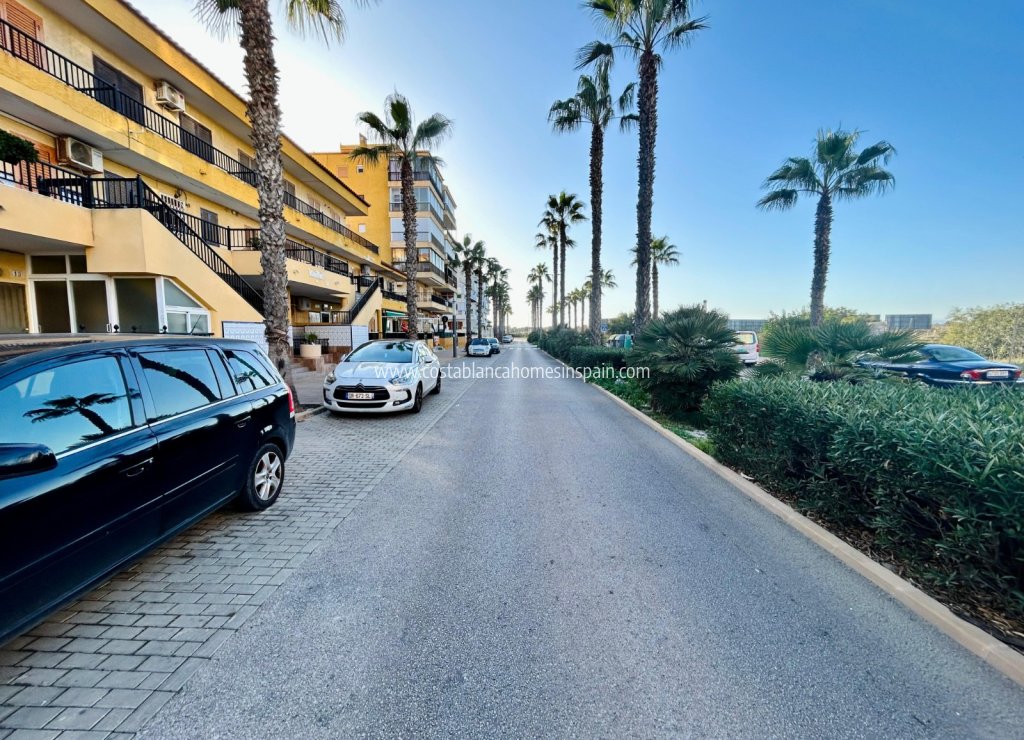 Sale - Apartment - Torrevieja - La Mata