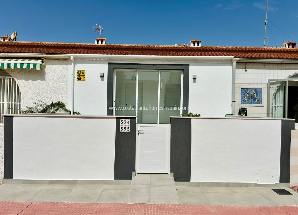 Sale - Bungalow - Torrevieja - La Siesta