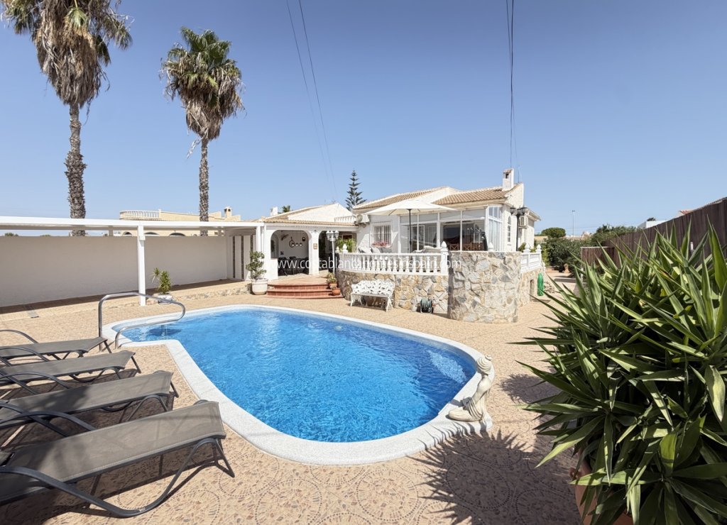 Sale - Bungalow - Torrevieja - San Luis