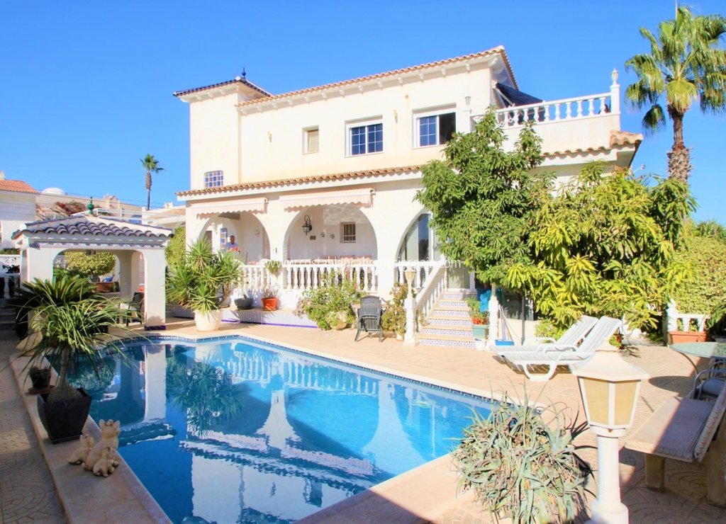 Sale - Detached Villa - Orihuela Costa - Villamartin