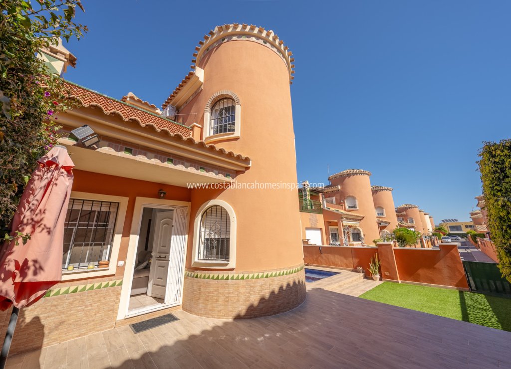Sale - Detached Villa - Playa Flamenca - Sportcentre