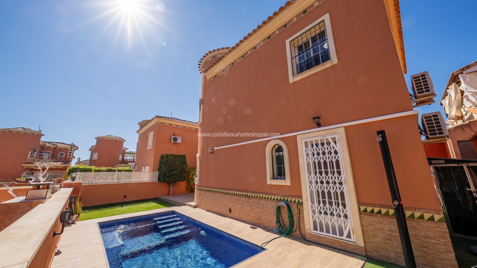 Sale - Detached Villa - Playa Flamenca - Sportcentre