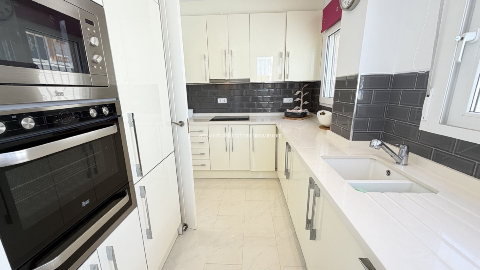 Sale - Detached Villa -  - Torremendo