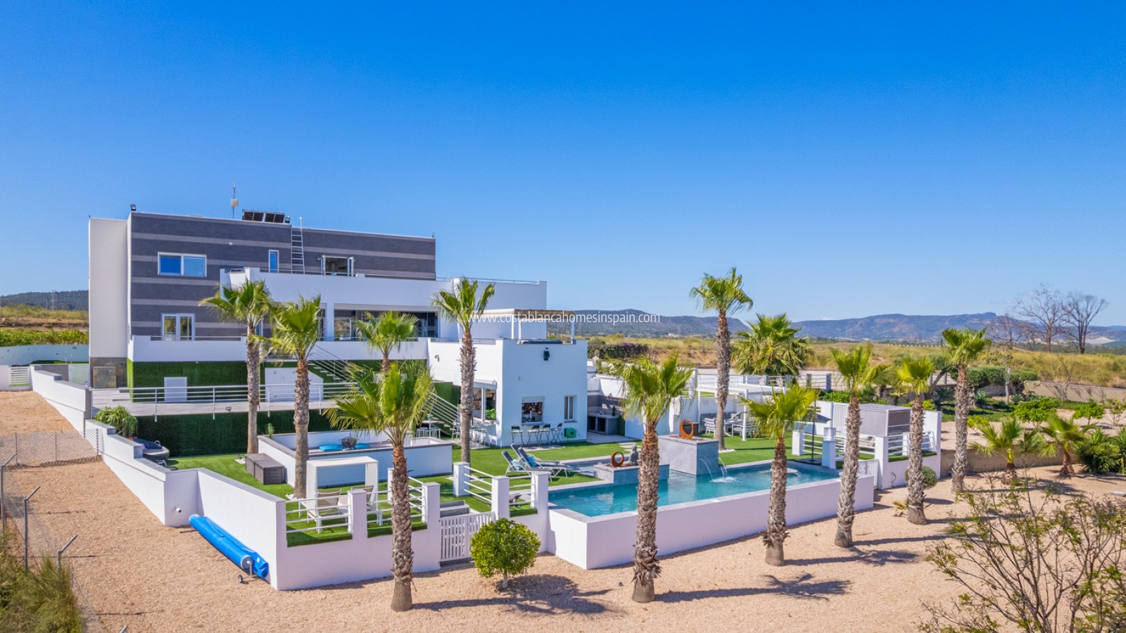 Sale - Detached Villa -  - Torremendo