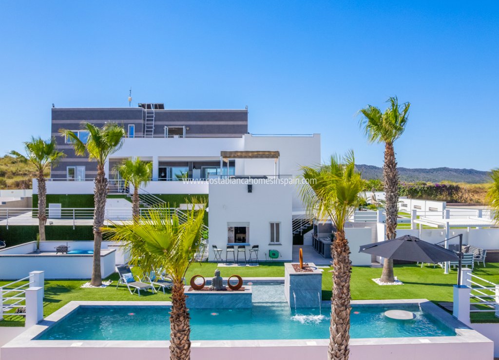 Sale - Detached Villa -  - Torremendo