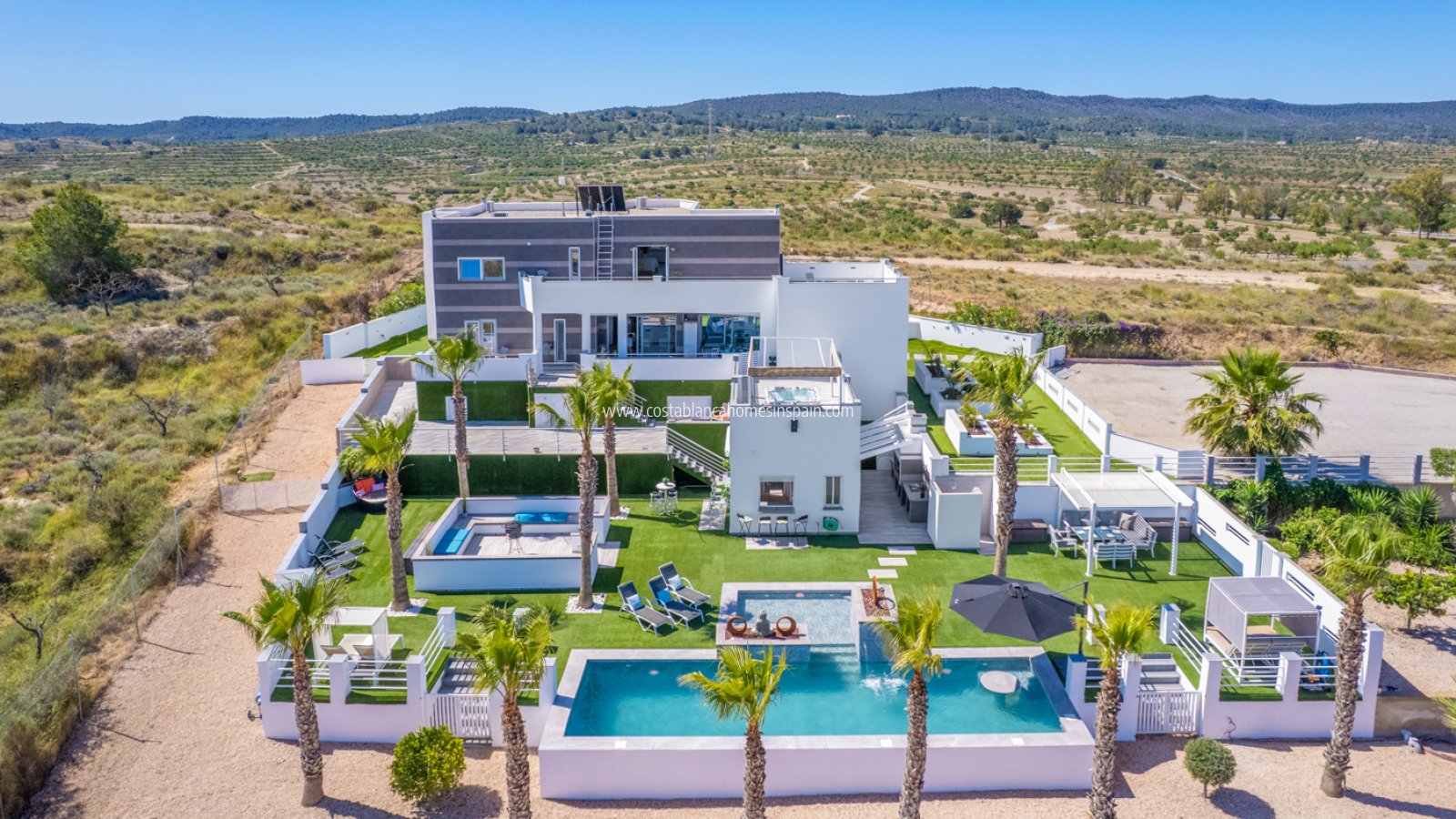 Sale - Detached Villa -  - Torremendo