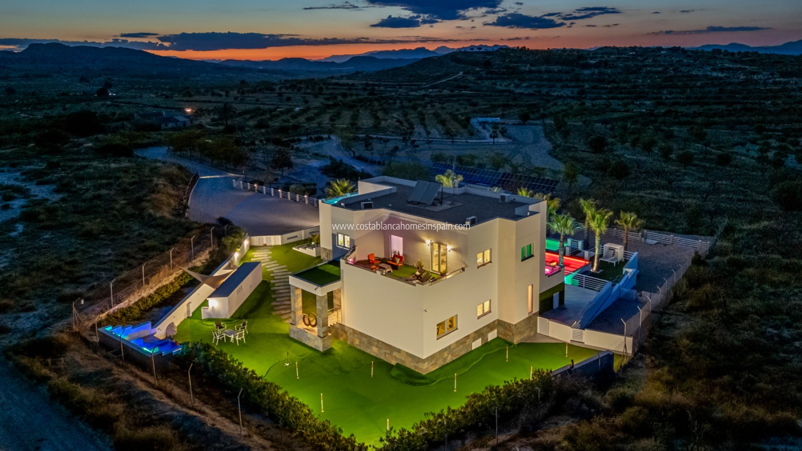 Sale - Detached Villa -  - Torremendo