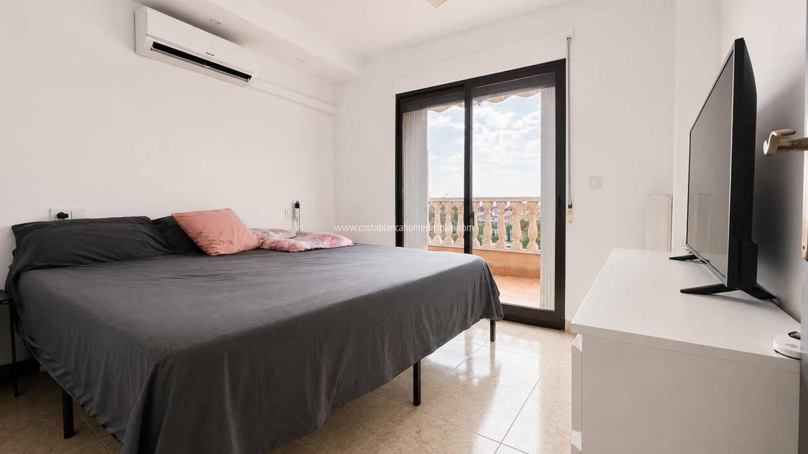 Sale - Detached Villa - Villamartin - BLUE LAGOON