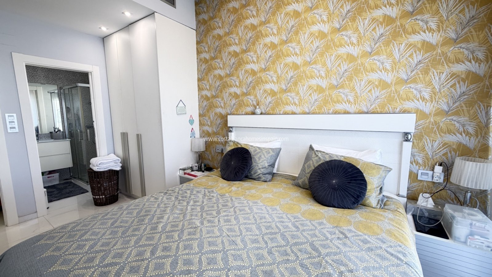 Sale - Detached Villa - Villamartin