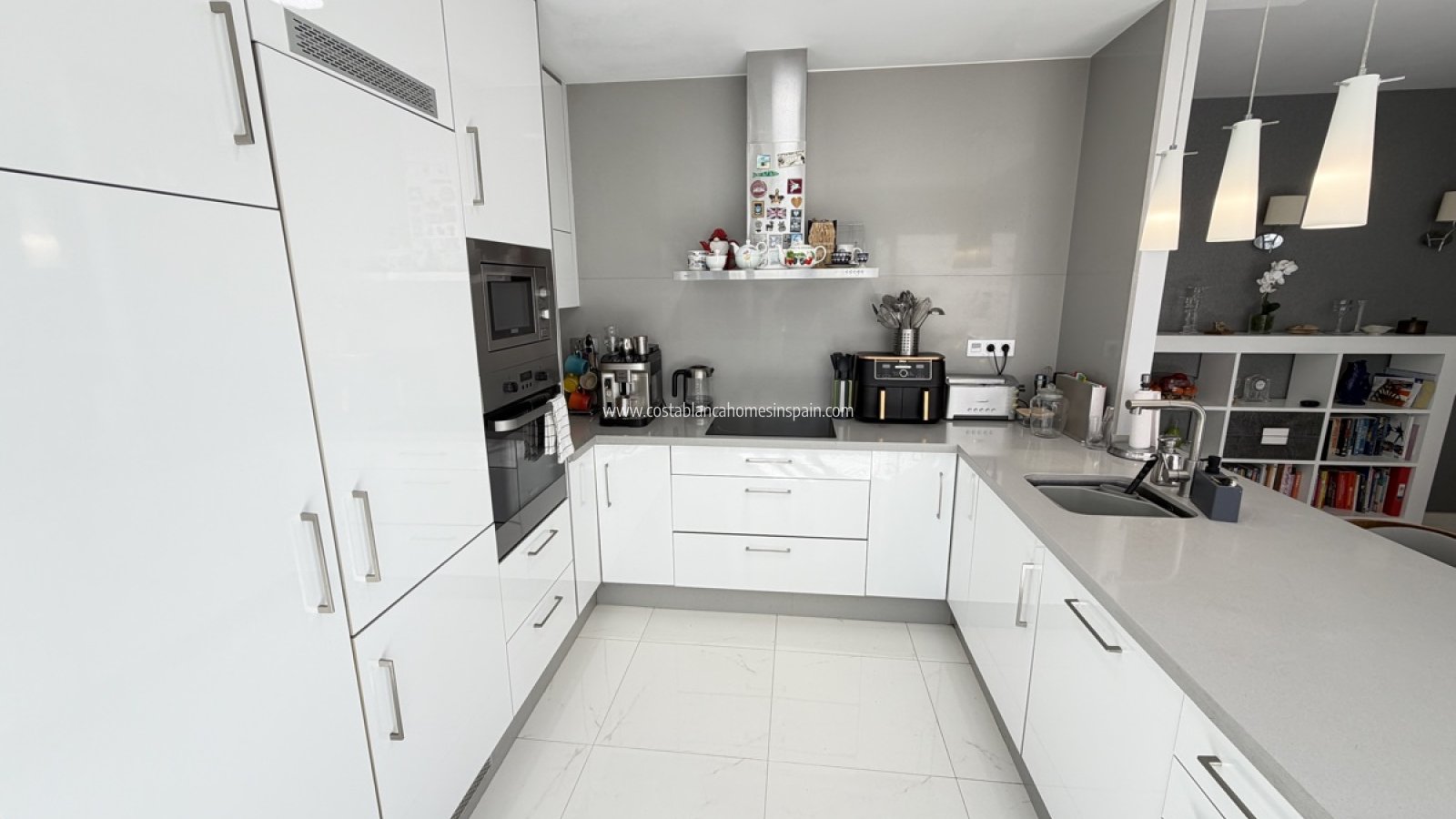 Sale - Detached Villa - Villamartin