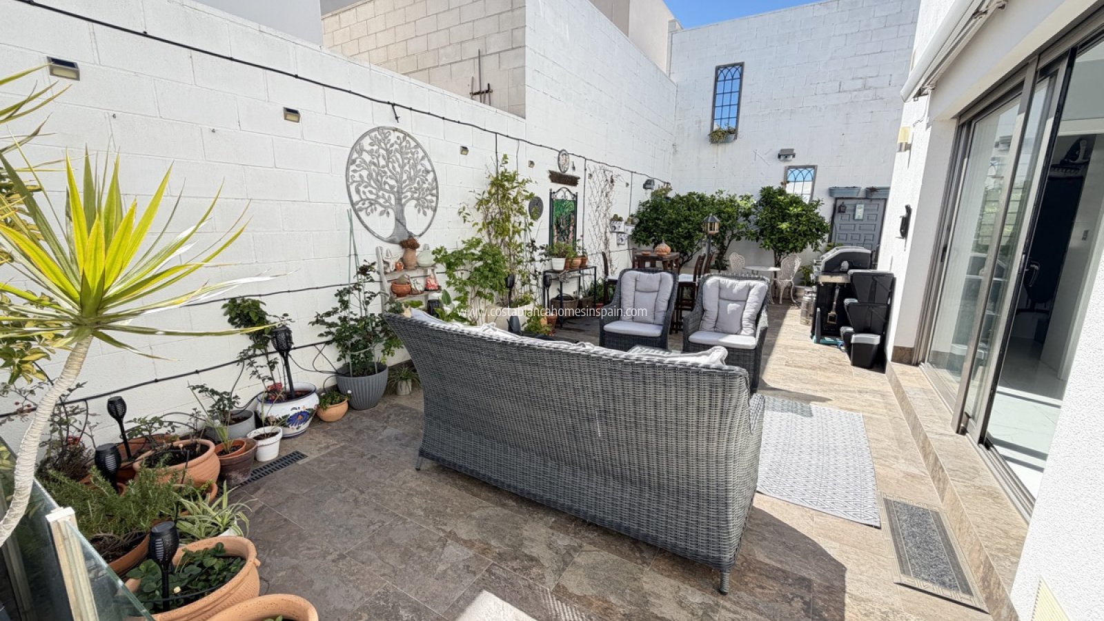 Sale - Detached Villa - Villamartin