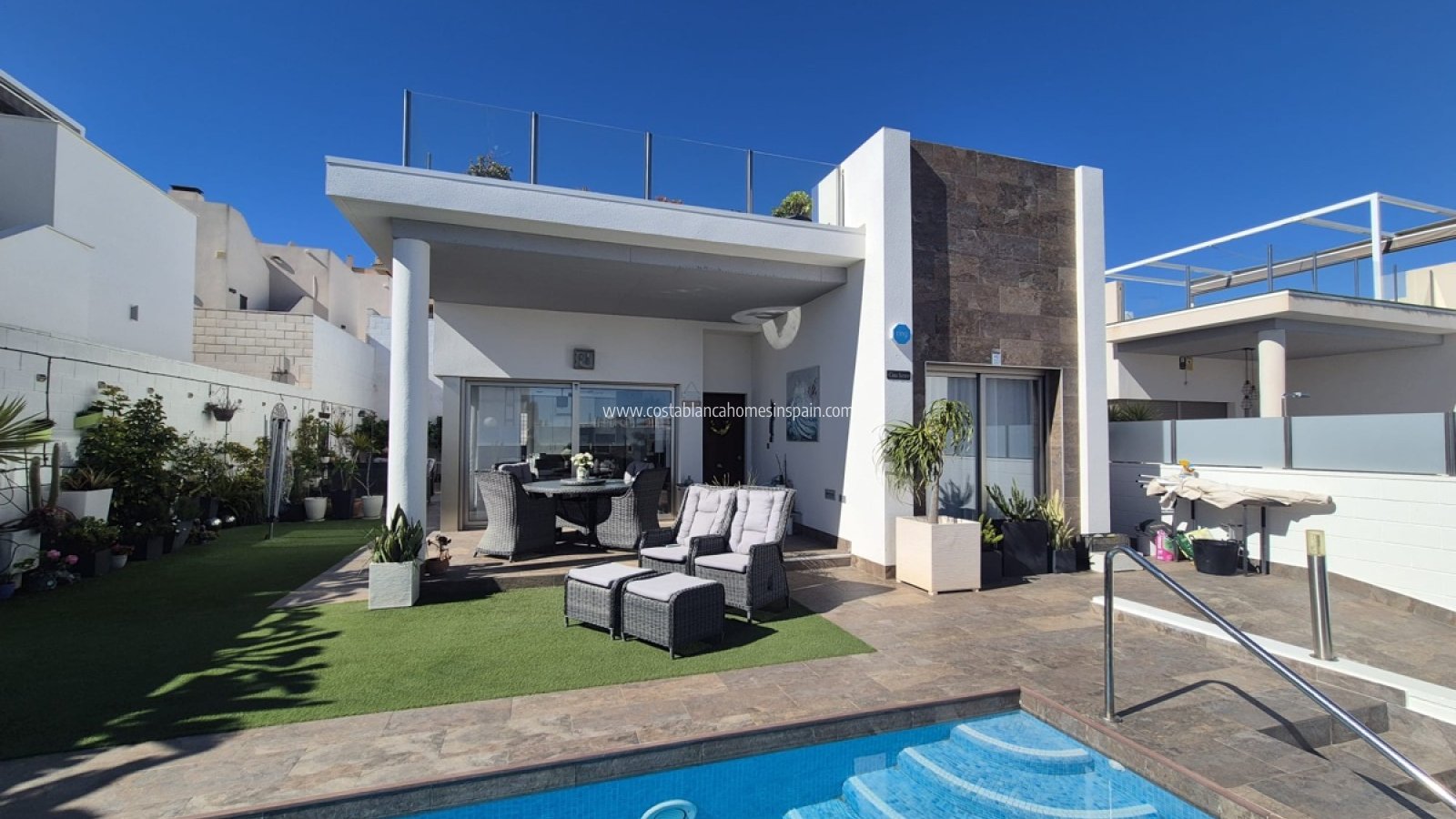 Sale - Detached Villa - Villamartin