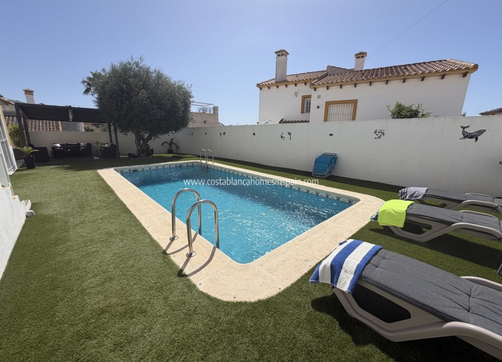 Sale - Detached Villa - Villamartin