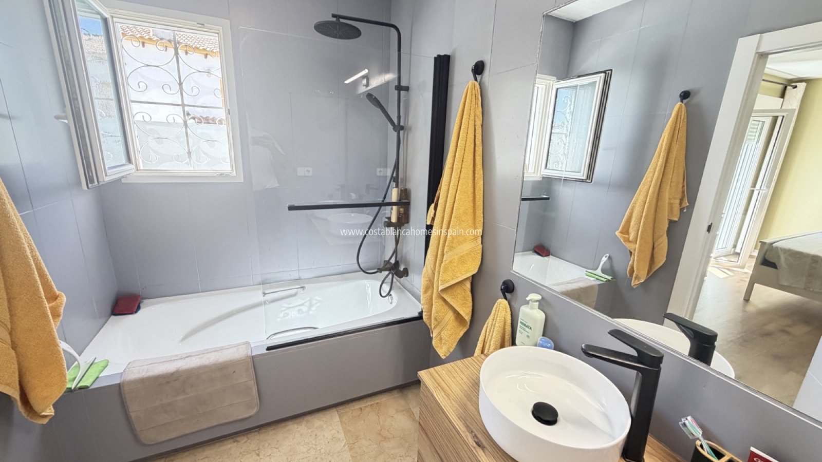 Sale - Detached Villa - Villamartin
