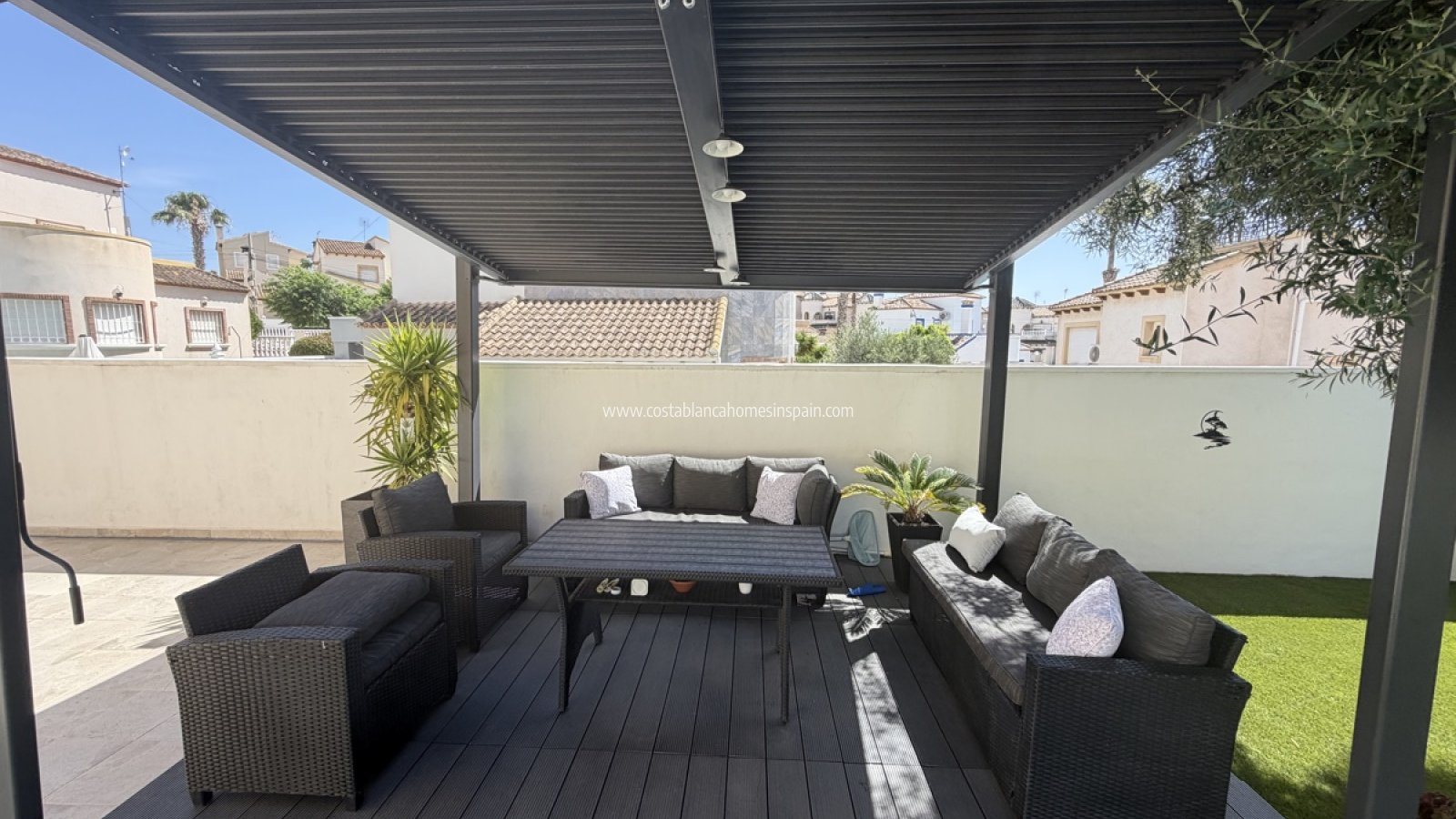 Sale - Detached Villa - Villamartin