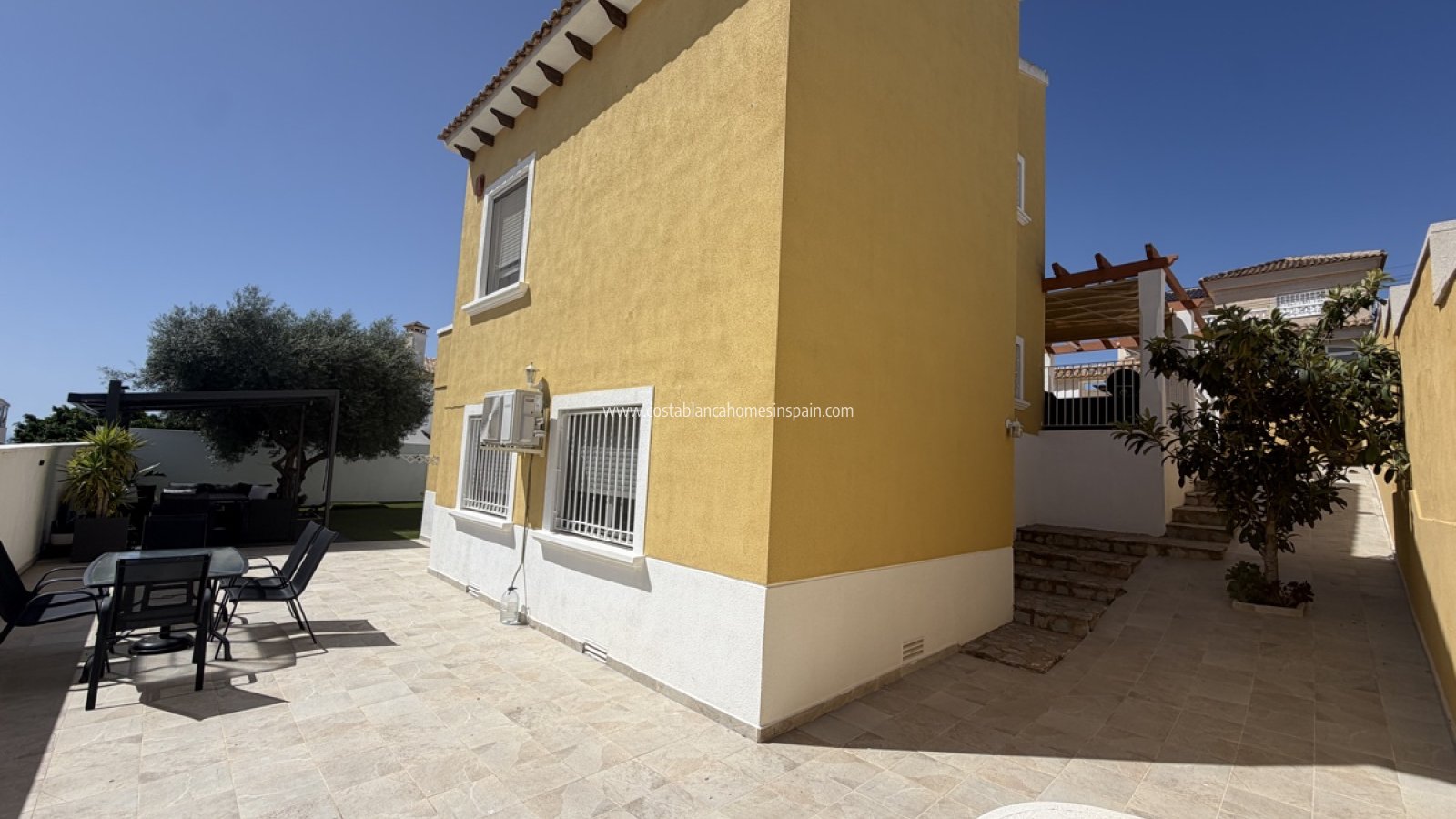 Sale - Detached Villa - Villamartin