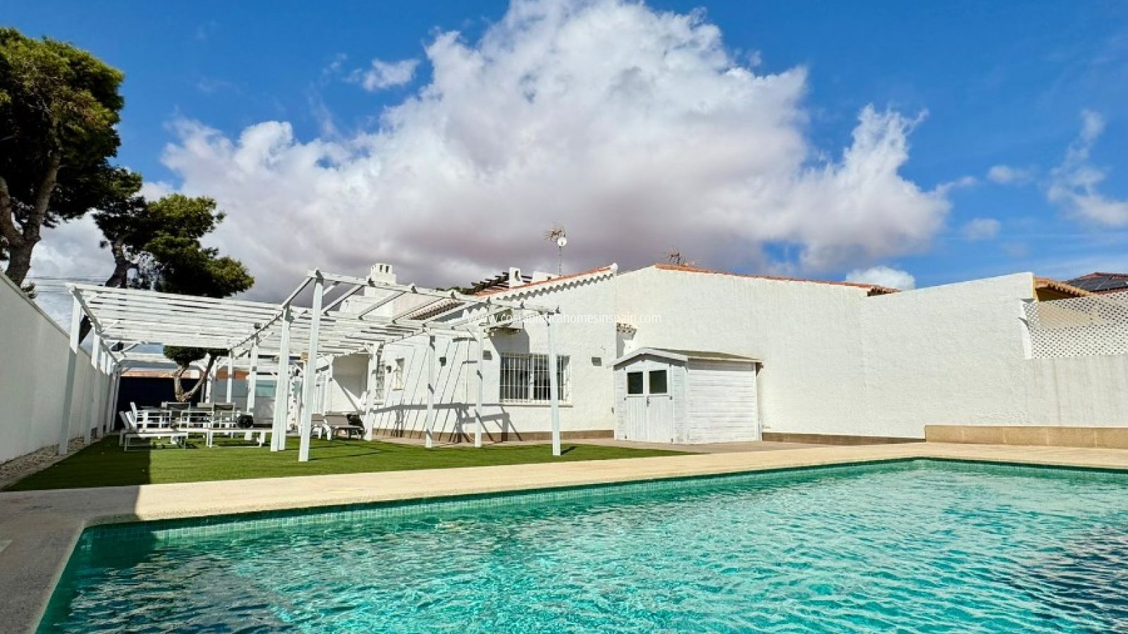 Sale - Semi - Detached Villa - Torrevieja - Torretas