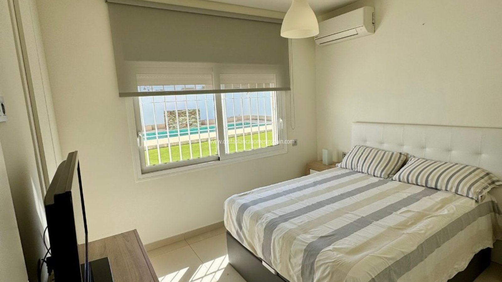 Sale - Semi - Detached Villa - Torrevieja - Torretas