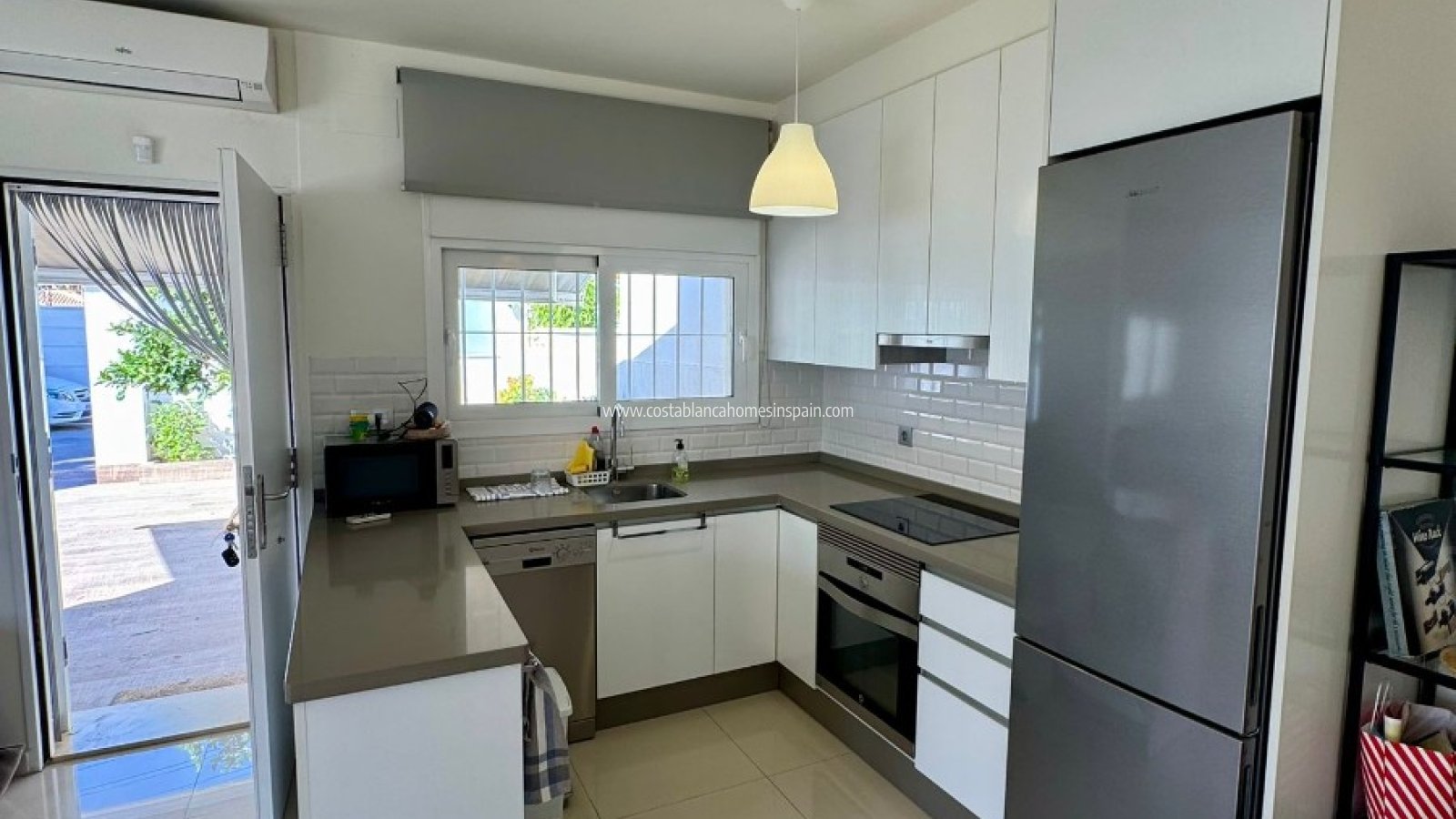 Sale - Semi - Detached Villa - Torrevieja - Torretas