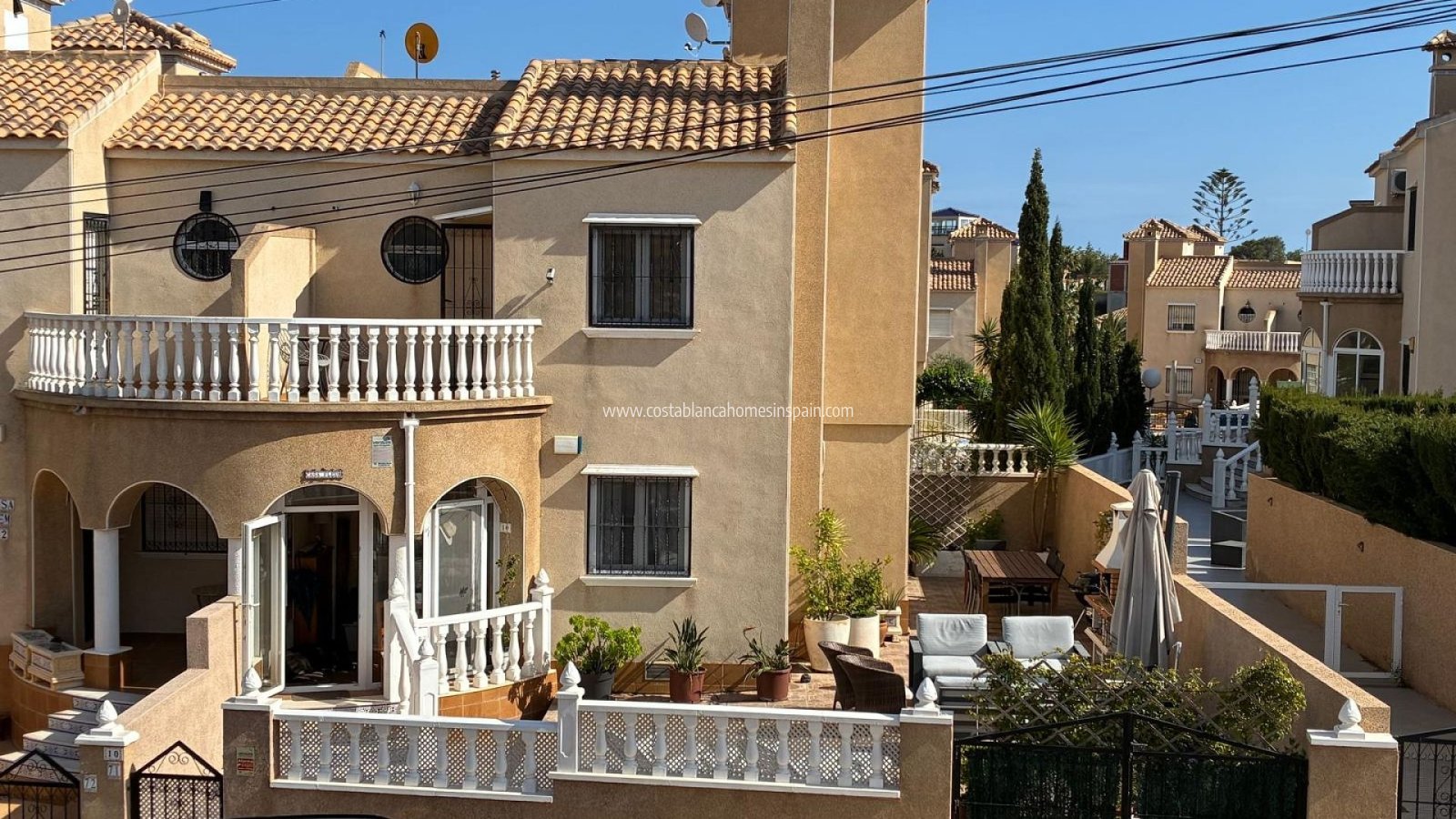Sale - Semi - Detached Villa - Villamartin