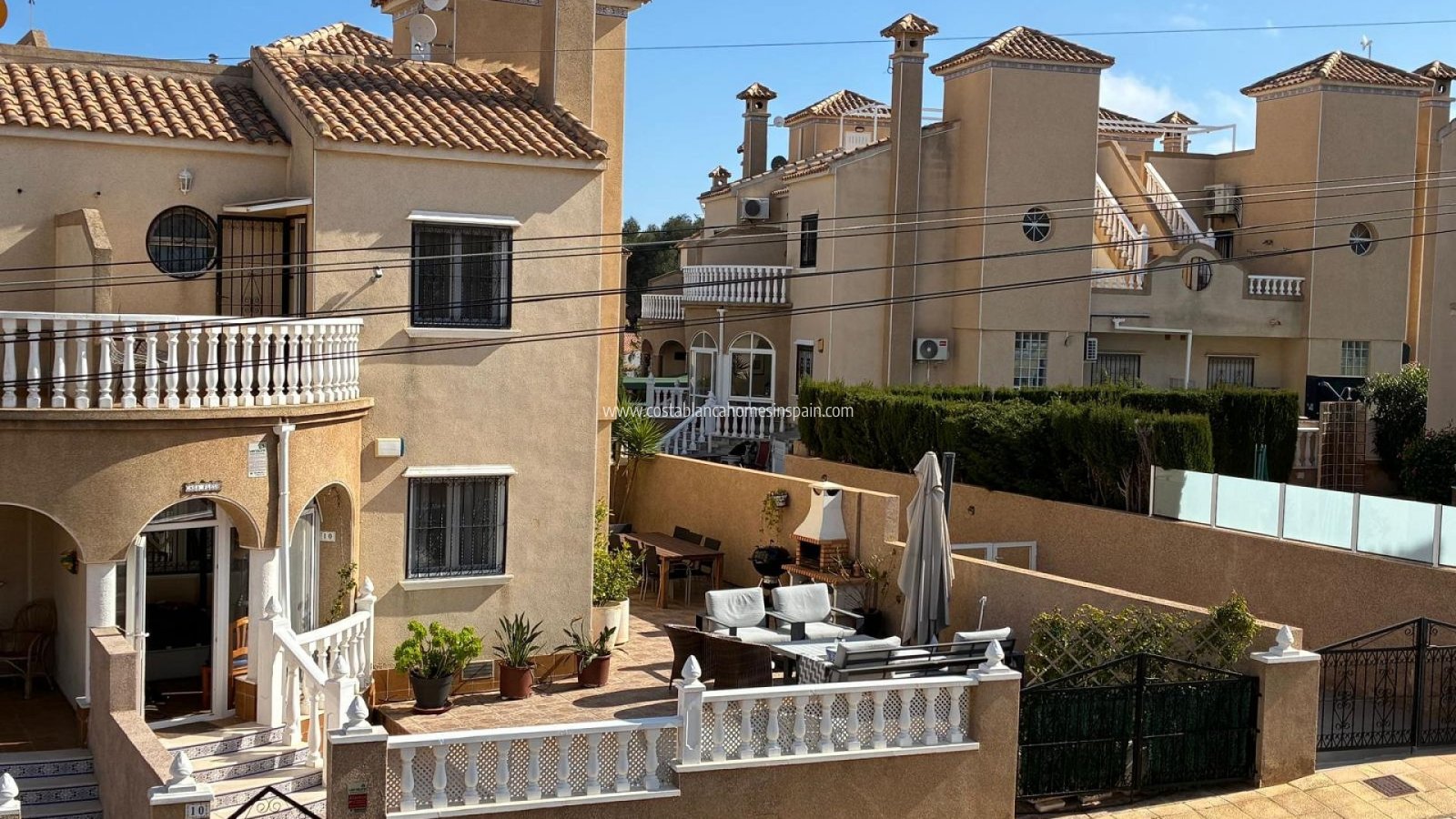 Sale - Semi - Detached Villa - Villamartin