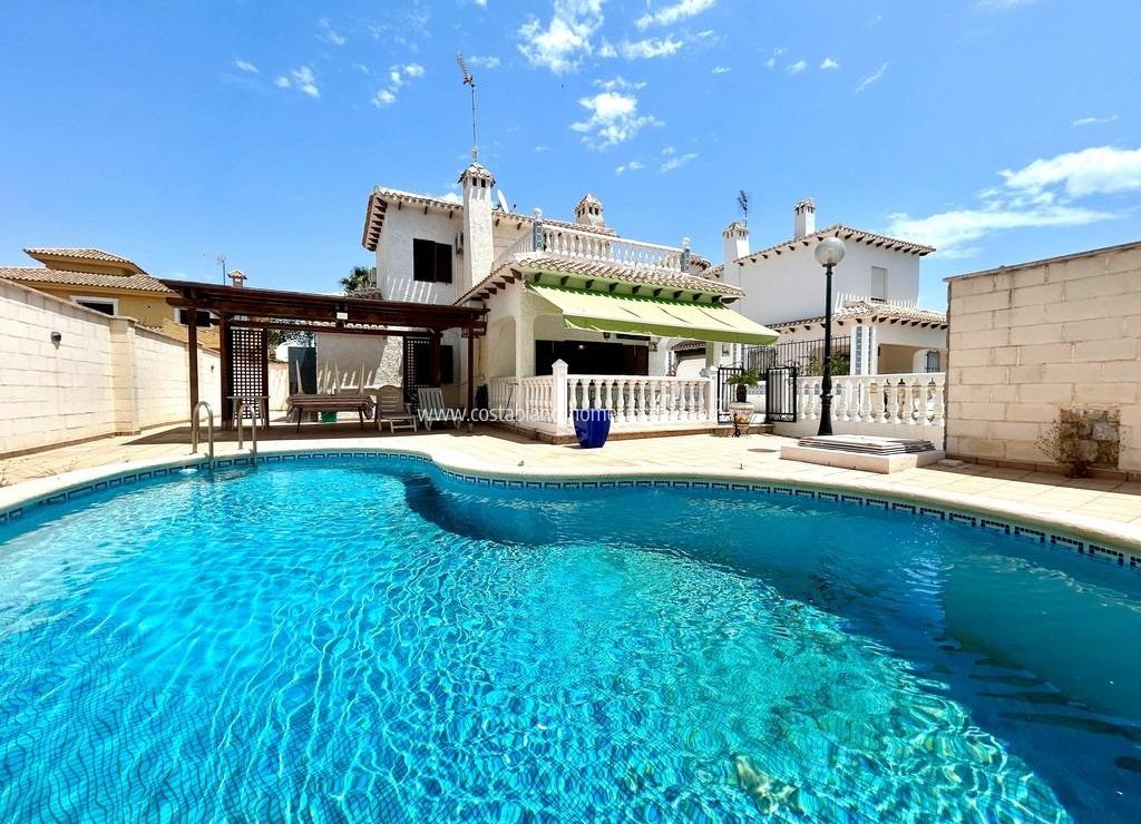Venta - Detached Villa - La Zenia