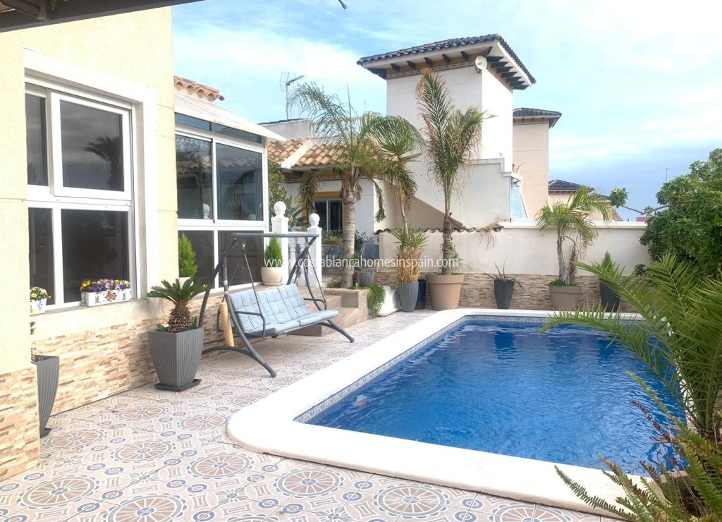 Venta - Detached Villa - La Zenia