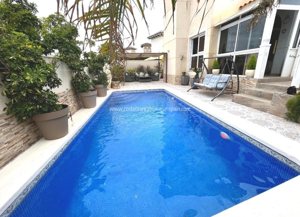 Venta - Detached Villa - La Zenia