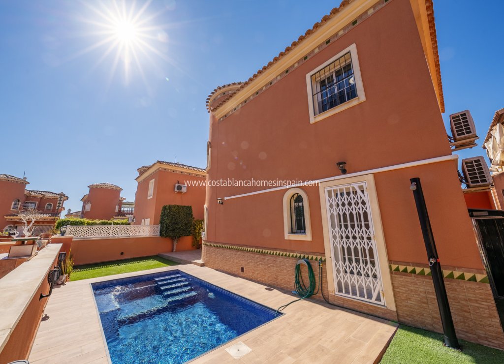 Venta - Detached Villa - Playa Flamenca - Sportcentre