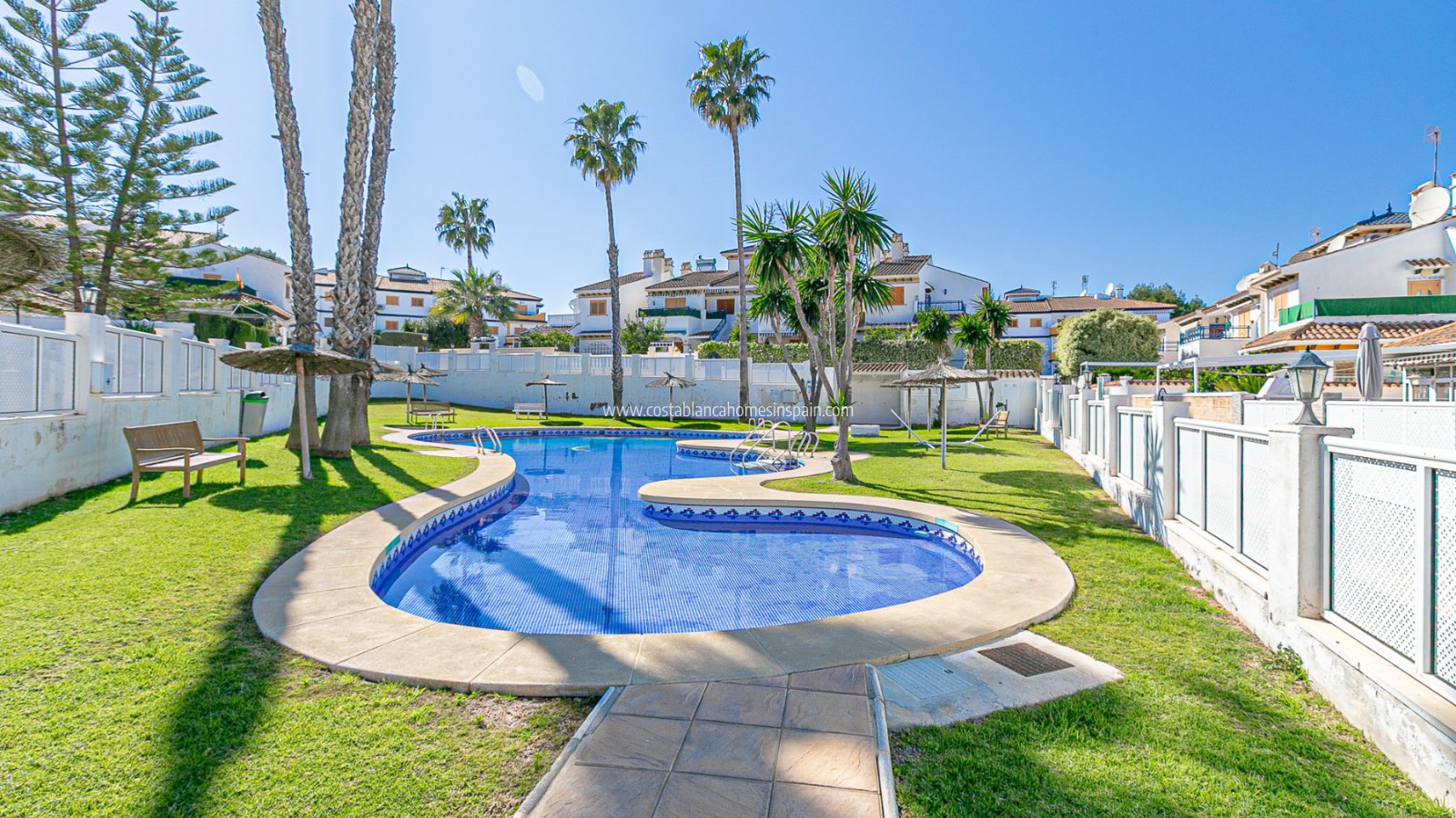 Venta - Semi - Detached Villa - Mil Palmeras - Riomar