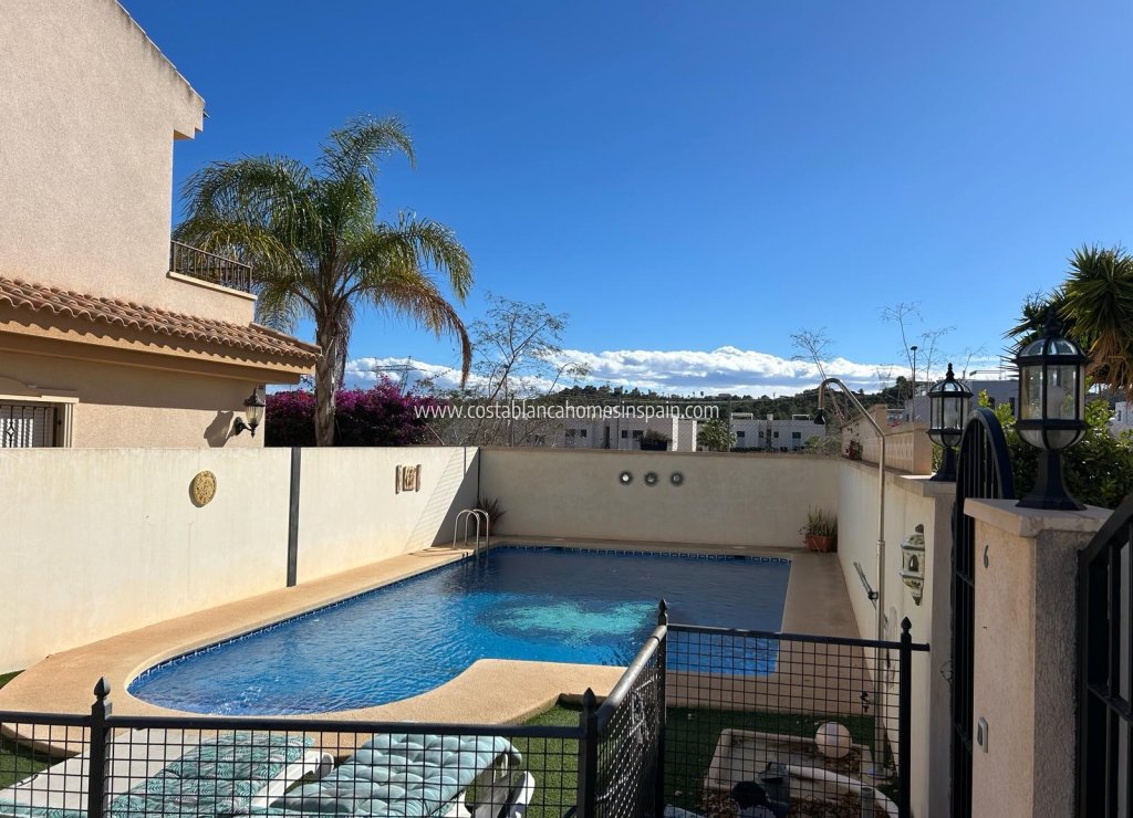Venta - Townhouse - San Miguel de Salinas