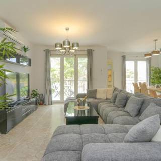 Ulrike (Villamartin Plaza Suite Rental)